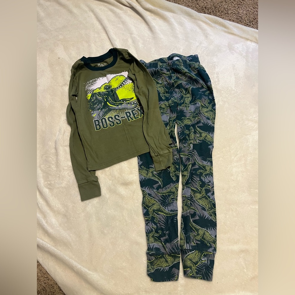 Dinosaur pajama set size 6